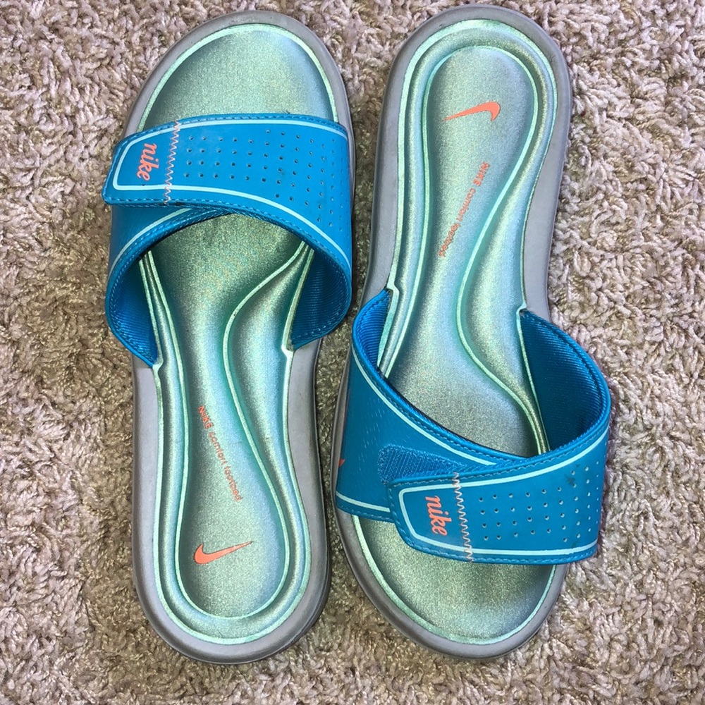 Nike women’s slides